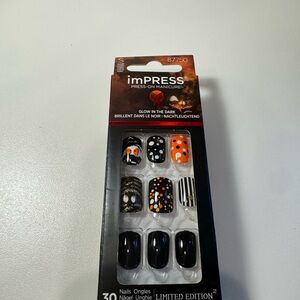 imPRESS Halloween Glow Press-On Nails